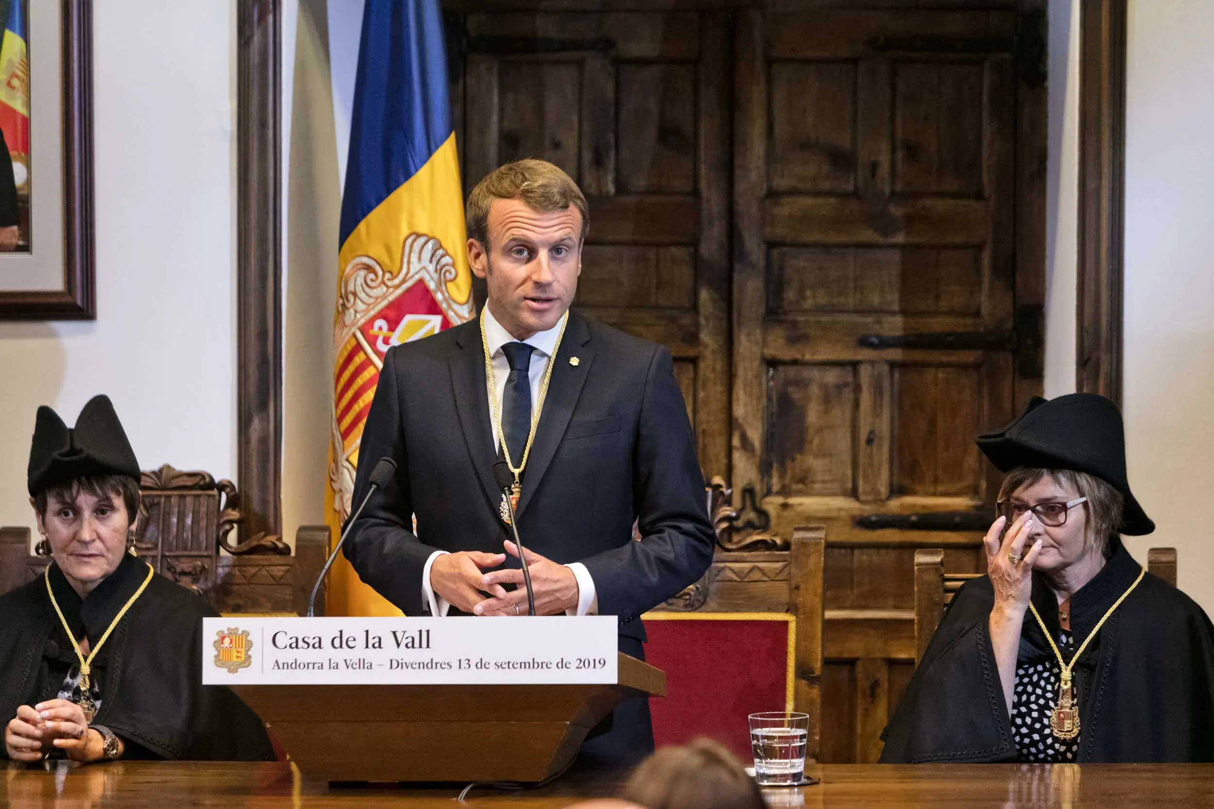 Muny bilýärdiňizmi?: Andorrany Fransiýanyň prezidenti dolandyrýar